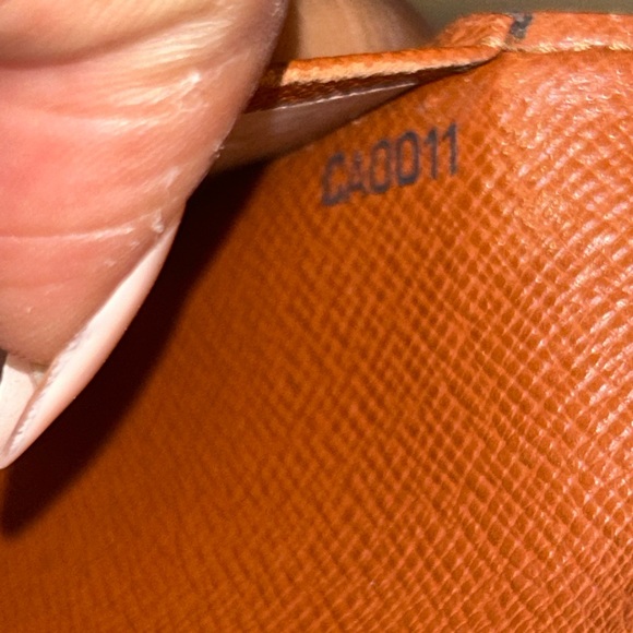 Louis Vuitton Monogram Card Holder - Picture 3 of 11